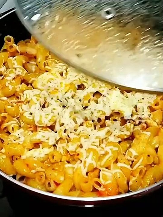 Cheesy macaroni