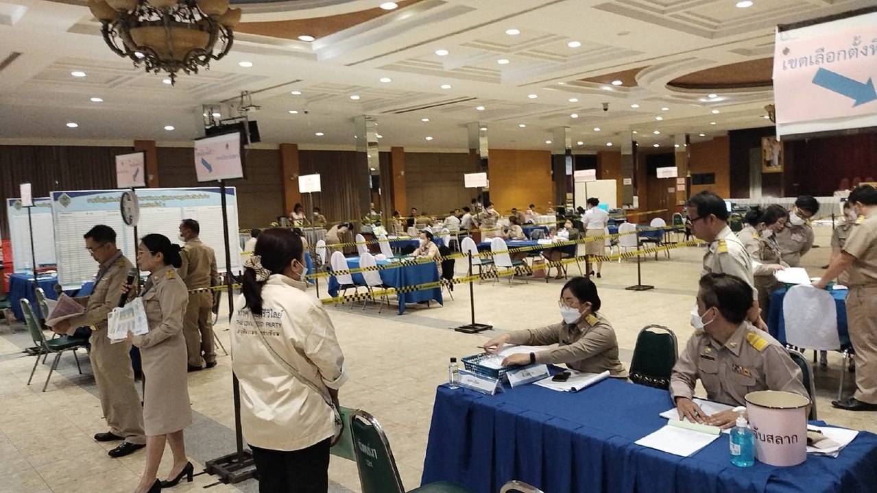 เลือกตั้ง 2566 : บรรยากาศรับสมัครเลือกตั้ง ส.ส....