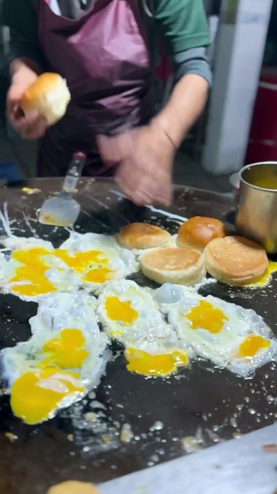 Bun Plaster Bun Kabab Burger Lahore Street Food