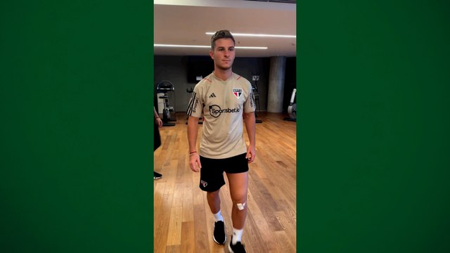 Galoppo aparece fazendo embaixadinhas após cirurgia