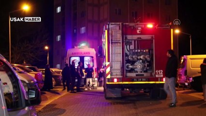 Uşak'ta apartman dairesinde çıkan yangın hasara neden oldu
