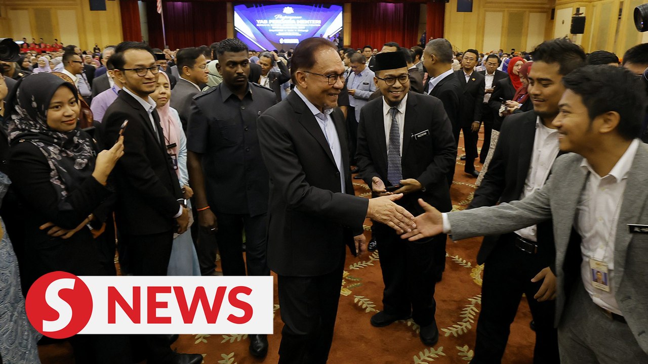 Successful China trip is thanks to civil servants' hard work, says Anwar