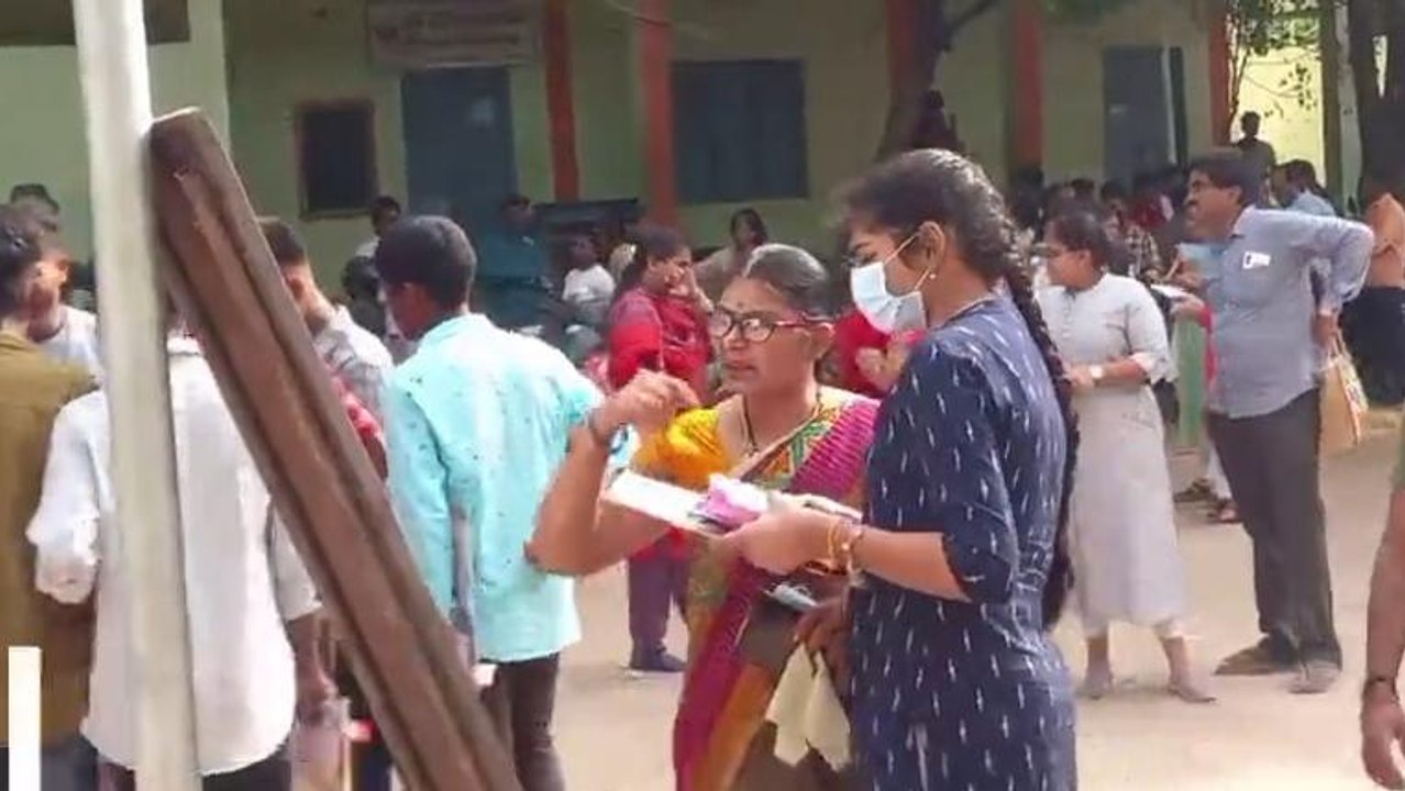 వరంగల్: ప్రశాంతంగా జరుగుతున్న పది పరీక్షలు.. 14...