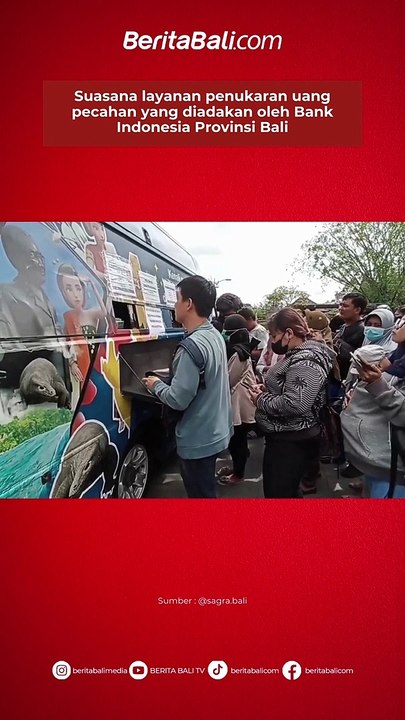 Suasana layanan penukaran uang pecahan yang diadakan oleh Bank Indonesia Provinsi Bali, di pelataran Pasar Badung, Senin (3/4). Layanan penukaran uang keliling ini diadakan mulai tanggal 3 April hingga 13 April 2023