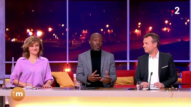 Julia Vignali balance une information sur l'un de ses chroniqueurs en direct dans Télématin - France 2