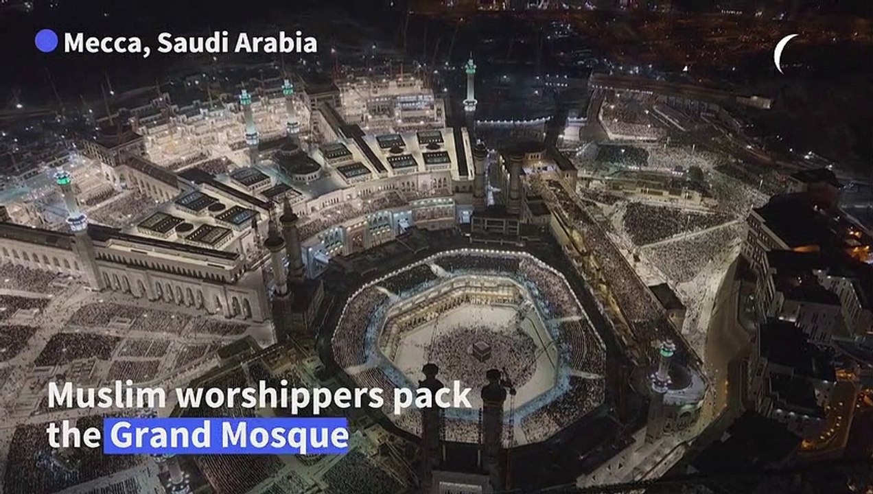 Muslims visit the Grand Mosque during Ramadan