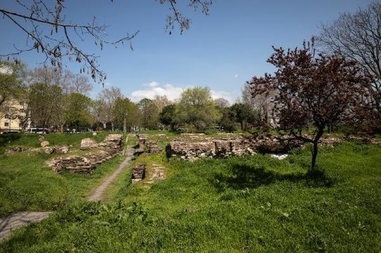 SARAÇHANE ARKEOLOJİ PARKI'NDA ROMA DÖNEMİNE AİT HEYKEL BULUNDU