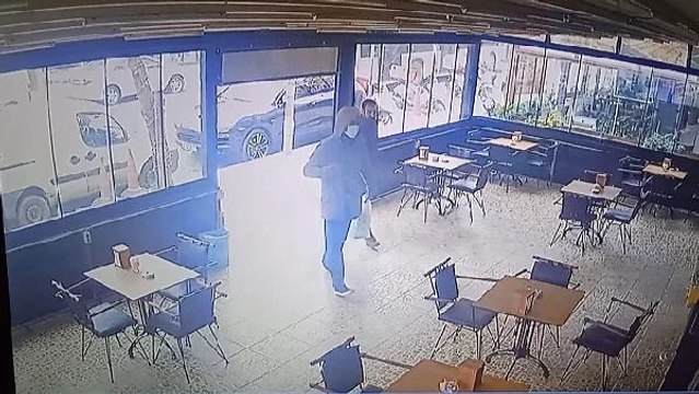 ATAŞEHİR'DE KAFEDEKİ SADAKA KUTUSUNU ÇALAN ŞÜPHELİ KAMERADA