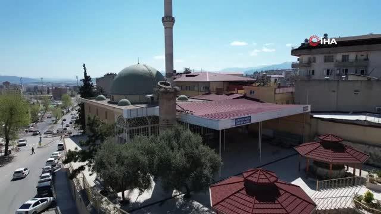 18. yüzyılda yapılan caminin eski taş minaresi yıkıldı, beton minaresi ayakta kaldı