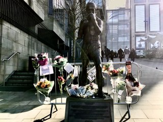 Ken Buchanan: tributes left at legend's statue