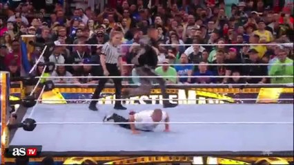 Snoop Dogg’s surprise pin on The Miz