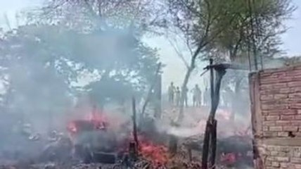मुंगेर: घर में लगी आग मची अफरा-तफरी, सभी सामान जलकर राख