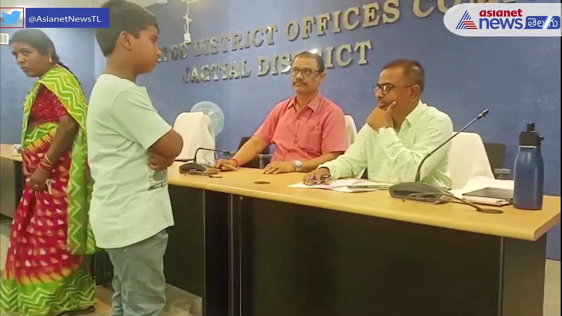 స్కూల్ సమస్యలను పరిష్కరించాలంటూ ప్రజావాణిలో 6వ తరగతి విద్యార్ధి ఫిర్యాదు