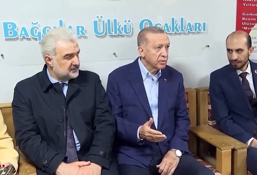 Erdoğan: "Biden oradan konuşuyor. Büyükelçisi, gidiyor 'Bay Bay Kemal'i ziyaret ediyor. Biraz kafanı çalıştır. Senin buradaki muhatabın cumhurbaşkanıdır. Bundan sonra hangi yüzle randevu isteyeceksin. Bizim kapılar kapandı ona, bir daha giremez."