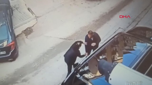 Sokakta silahlı saldırı kamerada