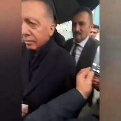 Cumhurbaşkanı Erdoğan'dan elindeki paraya uzanan kişiye: "Dur. Ayıp ayıp"