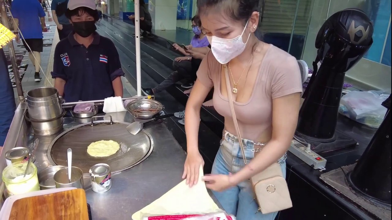 Belle et travailleuse ! La fille roti la plus populaire de Bangkok - Thailand Street Food