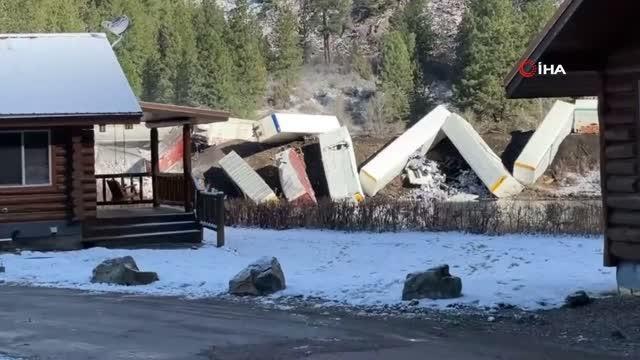 ABD'de yük treni raydan çıktı, vagonlar nehre devrildi