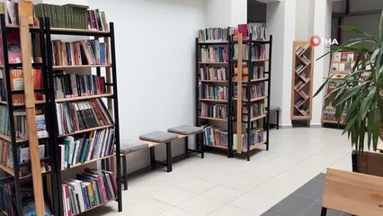 Atık malzemelerden kütüphane kurdular