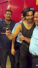 Ranveer Singh Takes Selfies with Mumbai Fire Brigade Team After NMACC Event