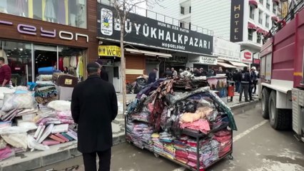 Van'da halk pazarında çıkan yangın kontrol altına alındı