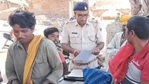 जहानाबाद: फरार चल रहे वारंटियों के घर पर पुलिस ने चिपकाया इश्तेहार