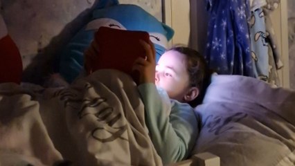 Mother catches clever girl using her tablet redhandedly *funny reaction*