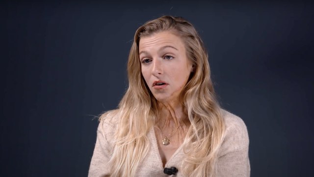 Julie Bourges, grande brûlée : L’esthéticienne s’est désinfectée les mains, elle avait peur que ce soit contagieux