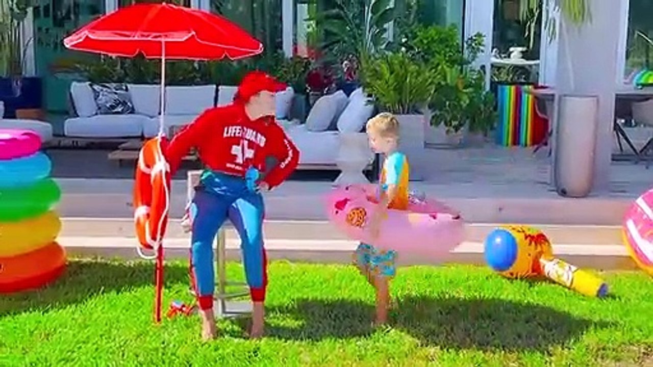 Vlad and Niki show the safety rules in the pool