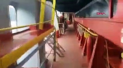 Karaya oturan yük gemisi için kurtarma çalışması