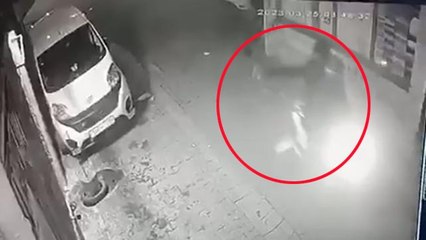 Kağıthane'de motosikleti yakıp tamirhaneyi kurşunladı