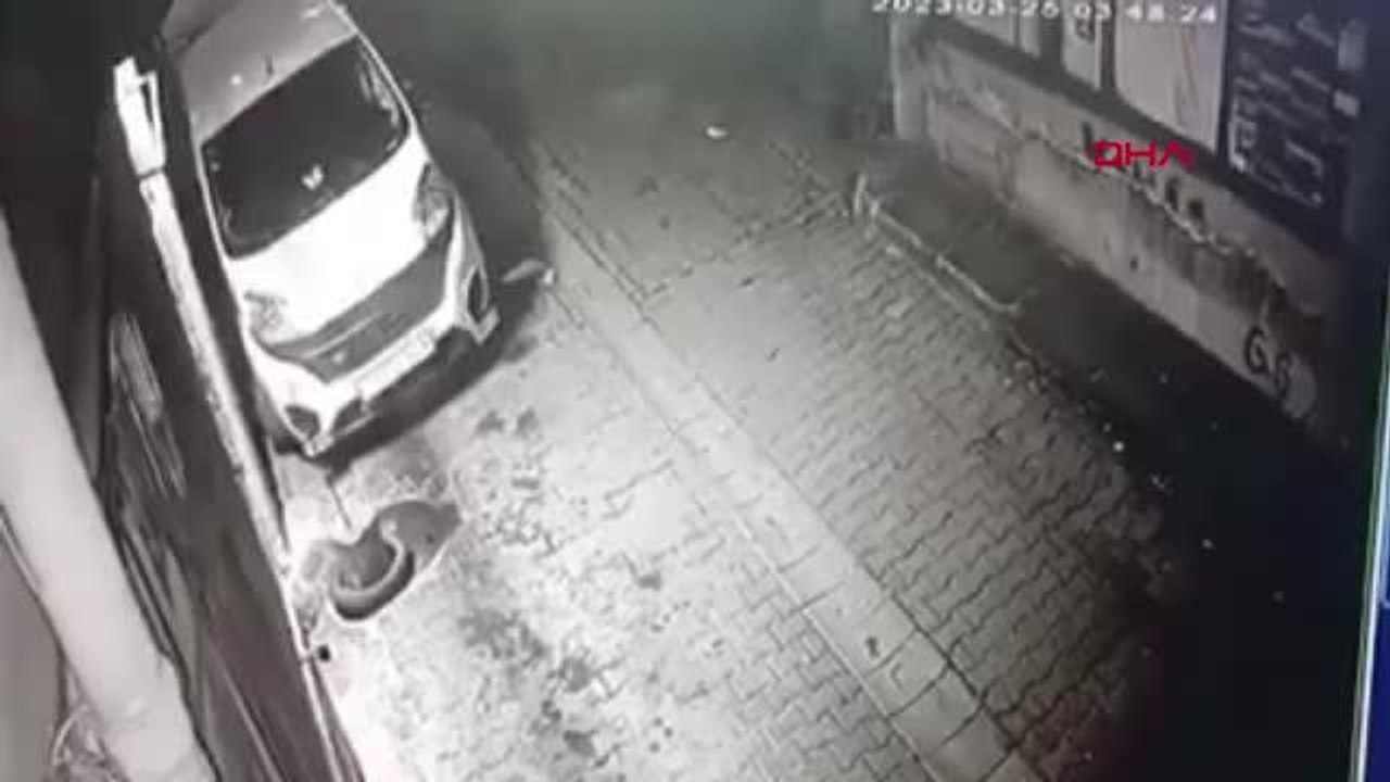KAĞITHANE'DE MOTOSİKLETİ YAKIP TAMİRHANEYİ KURŞUNLADI