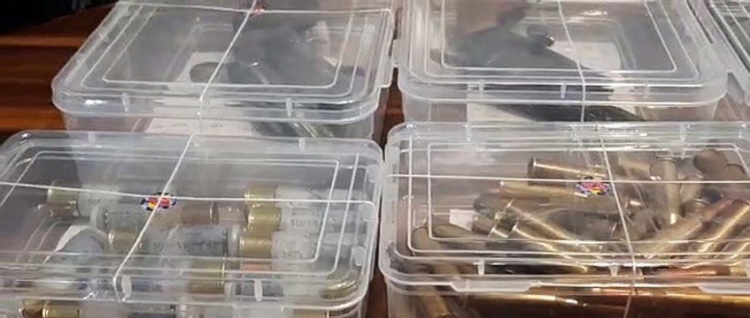 कार में मिला अवैध हथियारों का जखीरा