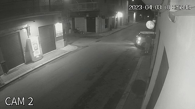 Balestrate, usano un'auto come ariete per un furto ma il colpo fallisce