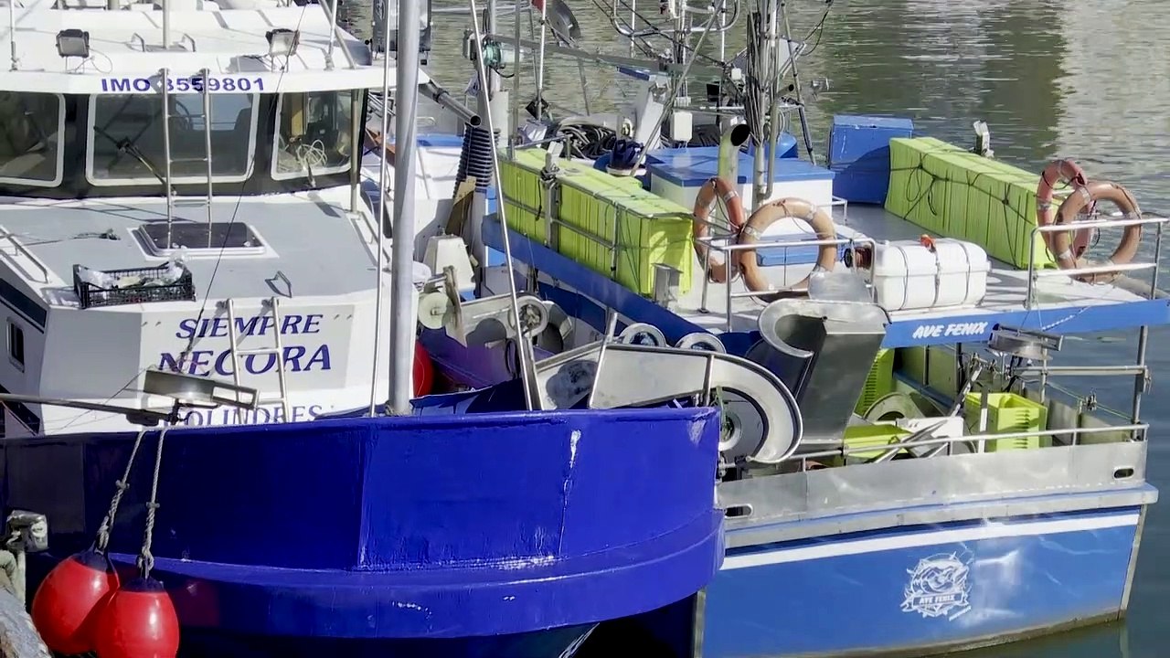 Dos muertos, un herido grave y un desaparecido tras naufragar un pesquero en Santander