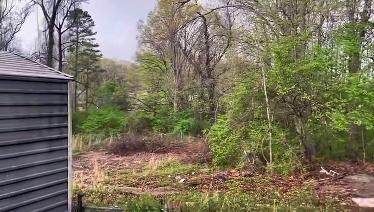 Il filme les dégâts spectaculaires du passage d'une tornade en seulement 1 minute