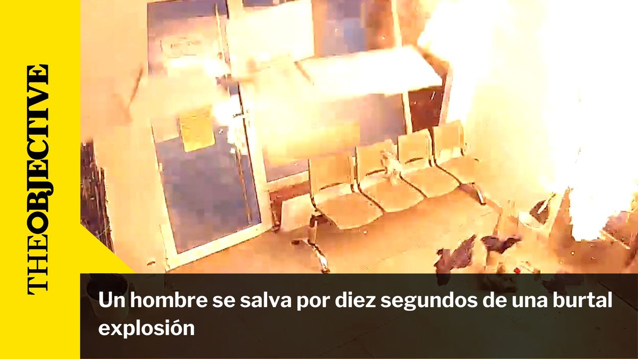 Un hombre se salva por diez segundos de una burtal explosión