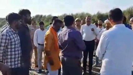 देवरिया: धड़ल्ले से हो रहा है अवैध बालू खनन, देखें खबर