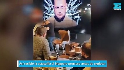 Así recibió la estatuilla el bloguero prorruso antes de explotar