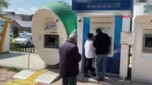 Yer Adana! 'Para yatmadı' diyerek bankamatiğe taşla saldırdı!