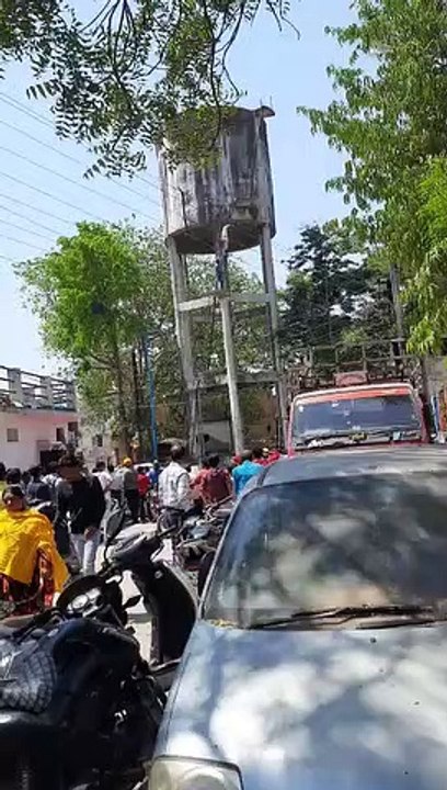 नंदानगर क्षेत्र में एक युवक पानी की टंकी पर दोप...