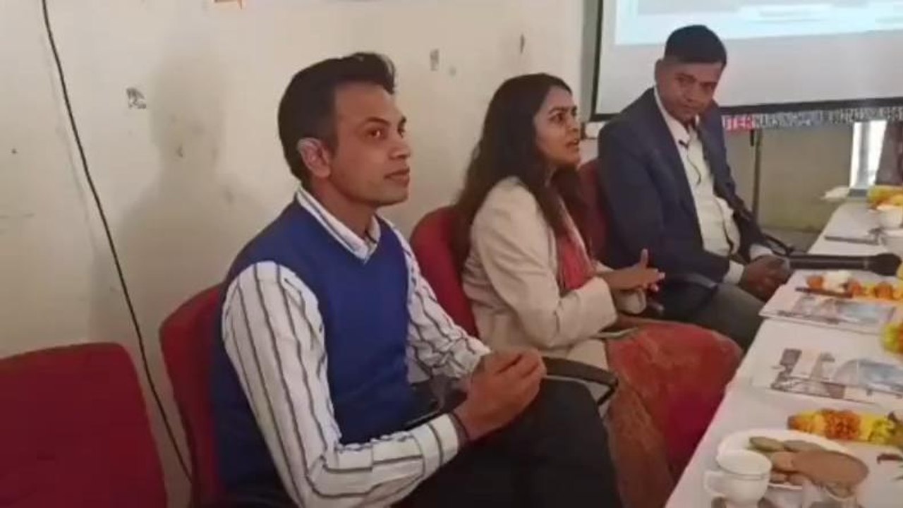 नरसिंहपुर: कलेक्टर ने अधिकारियों के साथ की बैठक, स्टे होम योजना को लेकर की चर्चा