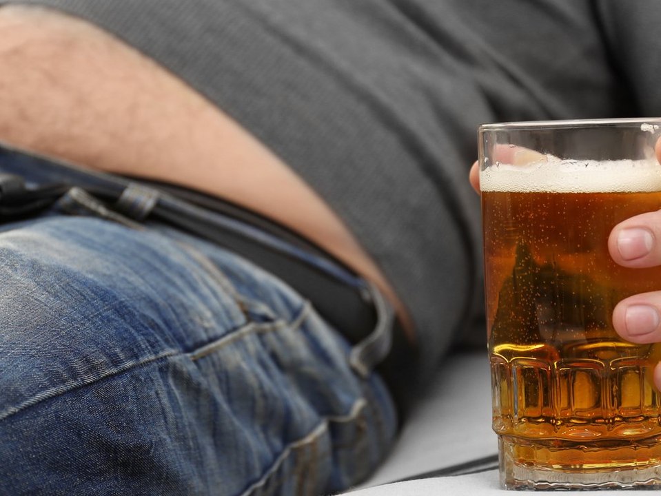 Nicht unbedingt Alkohol: So entsteht der Bierbauch