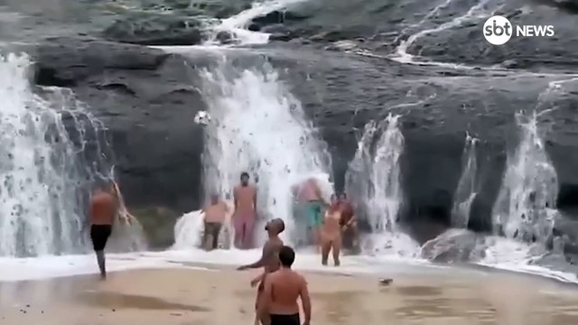 Ressaca atinge Itacoatiara e assusta banhistas