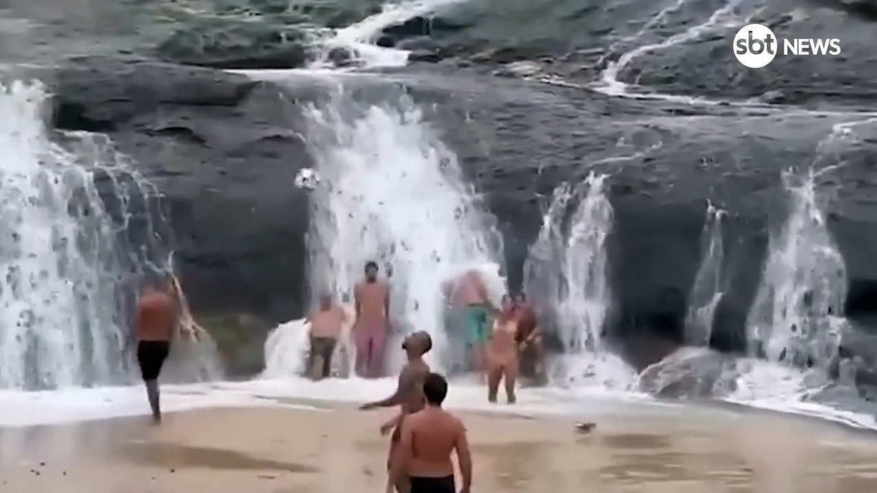 Ressaca atinge Itacoatiara e assusta banhistas