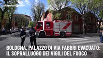 Bologna, palazzo di via Fabbri evacuato: il sopralluogo dei vigili del fuoco
