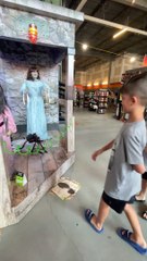Kids Enjoy Halloween Decorations While Getting  Jumpscares - 1371741