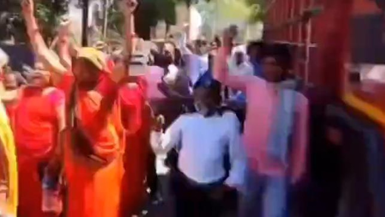 खरगोन: पुलिस अधीक्षक से मिलने पहुंचे ग्रामीण,जानिए क्या है पूरा मामला