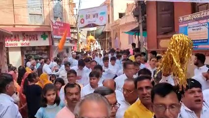 Video herunterladen: महावीर जयंती पर निकले वरघोड़े, दिया अहिंसा परमो धर्म का संदेश