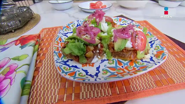 Ricas Tostadas de Tinga de pollo y chorizo con papas